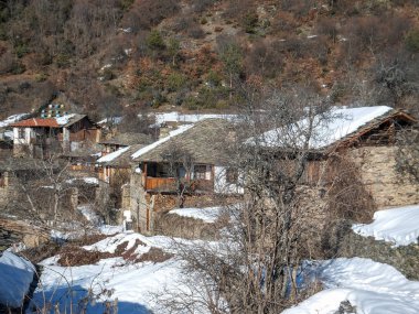 Otantik ondokuzuncu yüzyıl evleriyle Leshten Köyü, Blagoevgrad Bölgesi, Bulgaristan