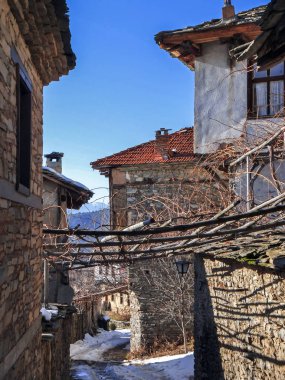 Otantik ondokuzuncu yüzyıl evleriyle Leshten Köyü, Blagoevgrad Bölgesi, Bulgaristan