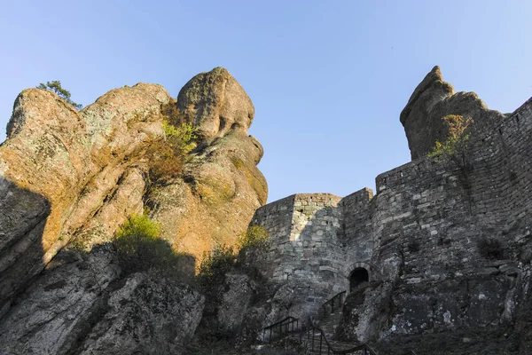 Ruinas de la fortaleza de Belogradchik, Bulgaria — Foto de Stock