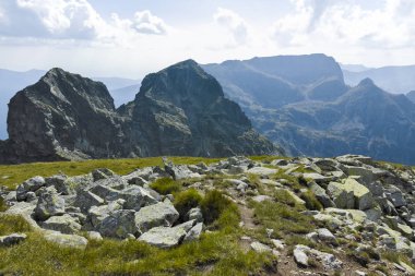 Lovnitsa zirvesinden manzara, Rila Dağı, Bulgaristan
