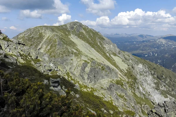 Krajobraz ze szczytu Lovnitsa, Góra Riła, Bułgaria — Zdjęcie stockowe