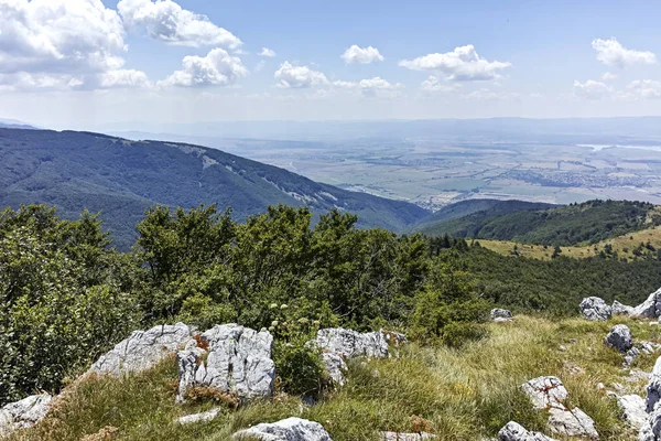 불가리아의 스타나 플라네나 산맥에 이르는 풍경 — 스톡 사진