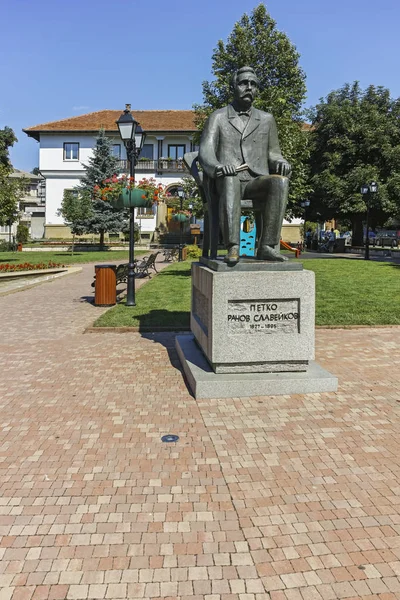 Petko Slaveykov Monumento a la ciudad de Tryavna, Bulgaria — Foto de Stock