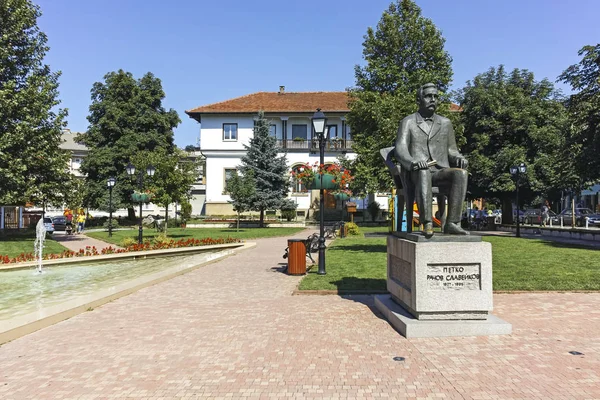 Petko Slaveykov Monument dans la ville de Tryavna, Bulgarie — Photo