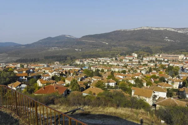 Vista del atardecer de la ciudad de Belogradchik desde la fortaleza, Bulgaria — Foto de Stock