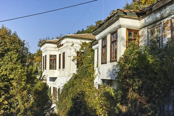 Straat en huizen in de oude stad van Blagoevgrad, Bulgarije — Stockfoto