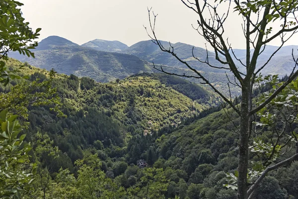 Искарское ущелье и Вазовская тропа, Балканские горы, Болгария — стоковое фото