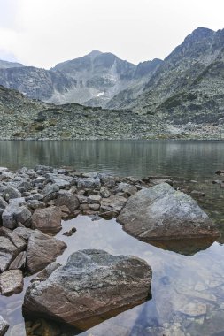 Bulgaristan 'ın Rila dağındaki Musalenski gölleri