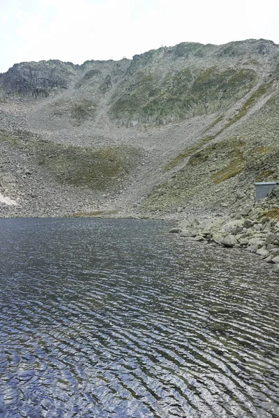 Ledenoto (Gelo) Lago perto de Musala Peak, Rila montanha, Bulgária — Fotografia de Stock