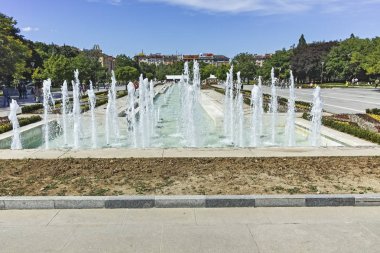 Ulusal Kültür Sarayı 'nın önüne park et.