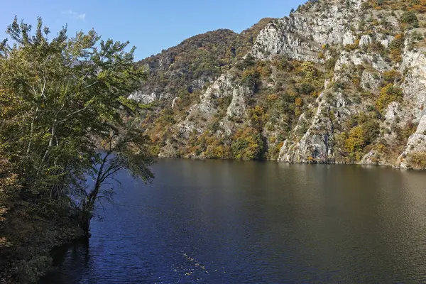 Krichim stuwmeer bij Rhodopes Mountain, Bulgarije — Stockfoto