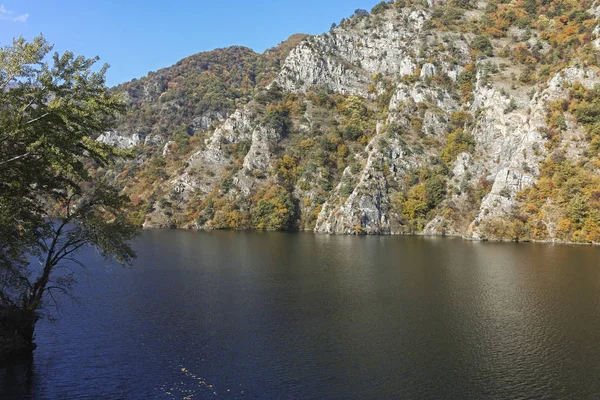 Krichim stuwmeer bij Rhodopes Mountain, Bulgarije — Stockfoto