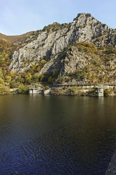 Krichim reservoir am rhodopes mountain, bulgarien — Stockfoto