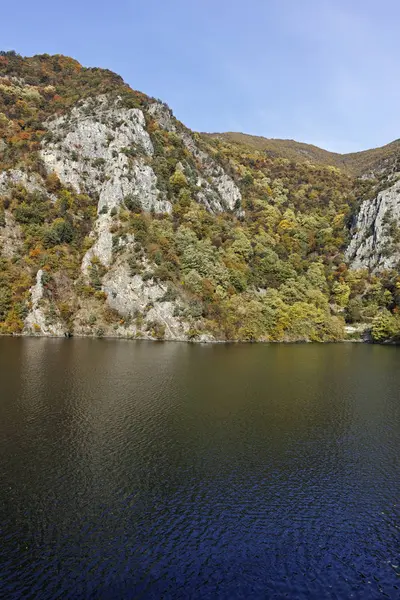 Krichim stuwmeer bij Rhodopes Mountain, Bulgarije — Stockfoto