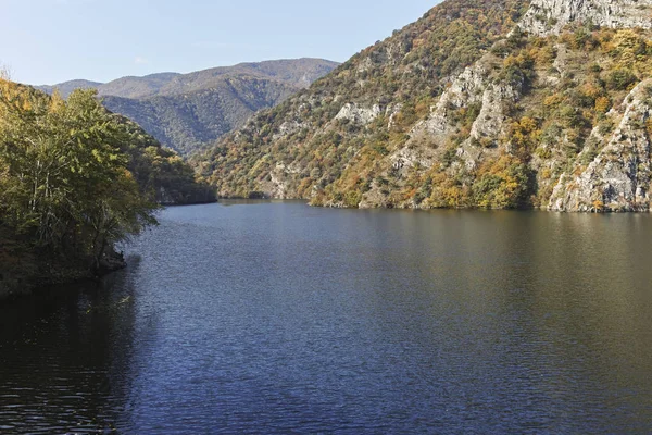 Krichim stuwmeer bij Rhodopes Mountain, Bulgarije — Stockfoto