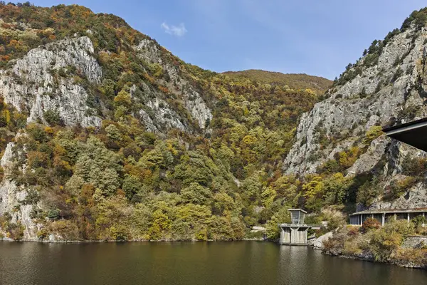 Krichim Reservoir на Rhodopes Mountain, Болгарія — стокове фото
