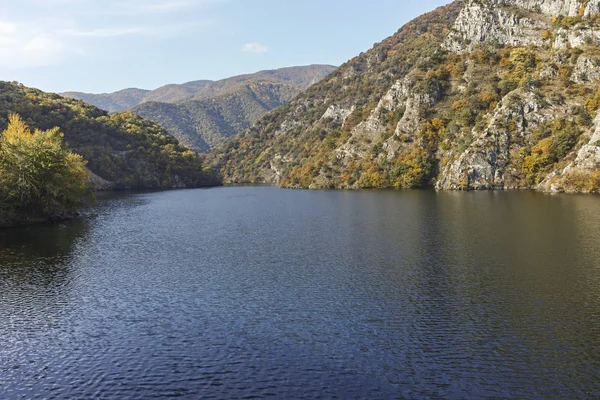 Krichim stuwmeer bij Rhodopes Mountain, Bulgarije — Stockfoto