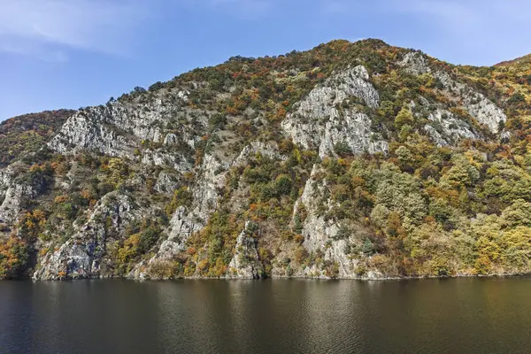 Krichim stuwmeer bij Rhodopes Mountain, Bulgarije — Stockfoto