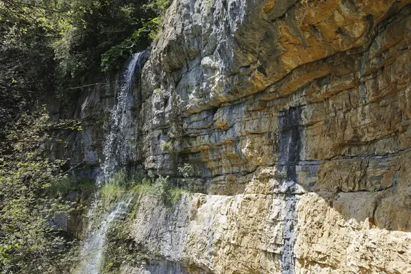 Cascata Skaklya alle montagne dei Balcani, Bulgaria — Foto Stock