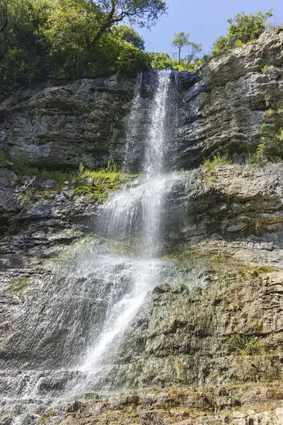 Cascata Skaklya alle montagne dei Balcani, Bulgaria — Foto Stock