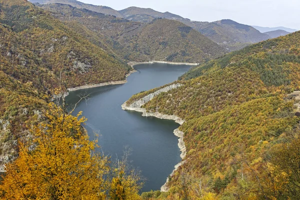 Paesaggio autunnale con serbatoio Tsankov Kamak, Bulgaria — Foto Stock