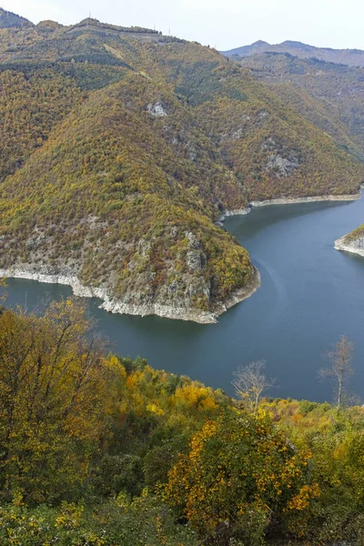 Jesienny krajobraz ze zbiornikiem wodnym Tsankov Kamak, Bułgaria — Zdjęcie stockowe
