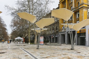 Bulgaristan 'ın Dimitrovgrad kentindeki tipik sokak ve bina