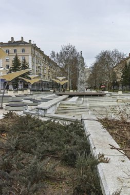 Bulgaristan 'ın Dimitrovgrad kentindeki tipik sokak ve bina