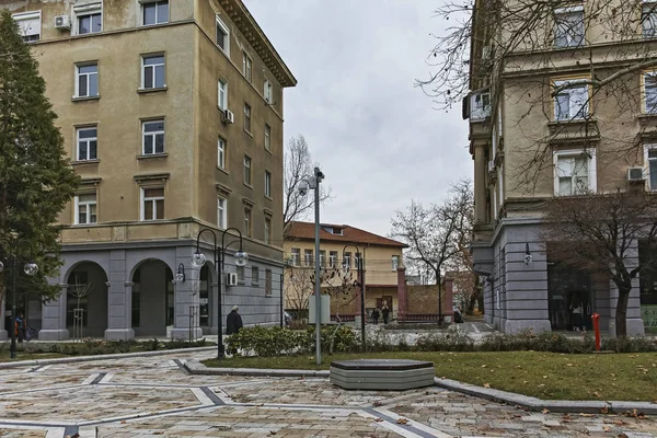 Typical street and Building in town of Dimitrovgrad, Bulgaria — Stock Photo, Image