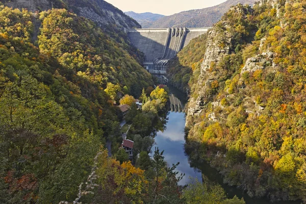 Autumn ladscape of The Vacha Reservoir, Bulgaria — ストック写真