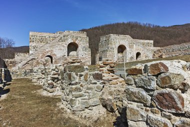 Antik Roma kalesinin kalıntıları Trajan 'ın Kapısı, Bulgaristan