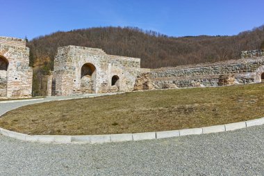 Antik Roma kalesinin kalıntıları Trajan 'ın Kapısı, Bulgaristan