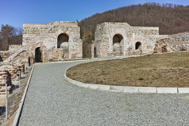 Antik Roma kalesinin kalıntıları Trajan 'ın Kapısı, Bulgaristan