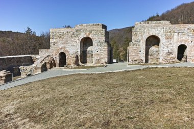 Antik Roma kalesinin kalıntıları Trajan 'ın Kapısı, Bulgaristan