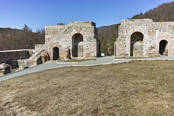 Antik Roma kalesinin kalıntıları Trajan 'ın Kapısı, Bulgaristan