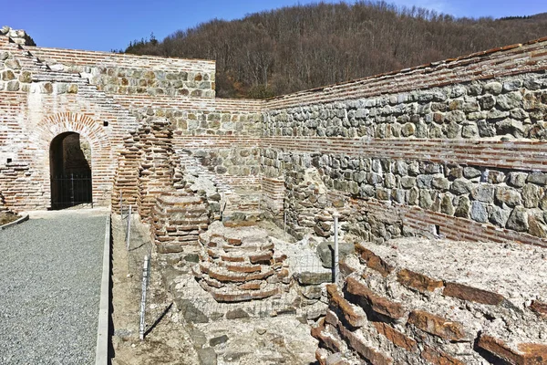 Reruntuhan benteng Romawi kuno Gerbang Trajanus, Bulgaria — Stok Foto