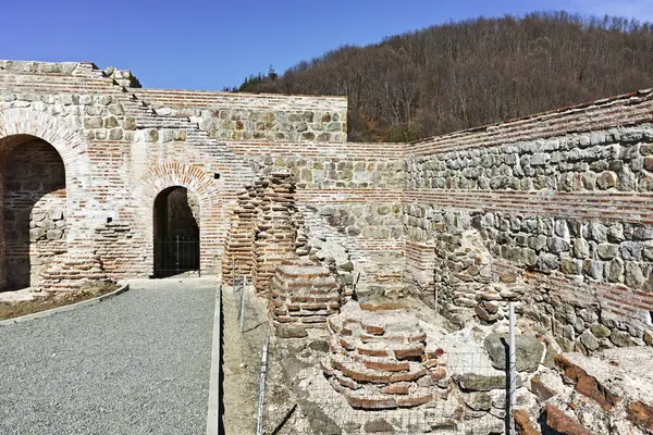 Ruinas de la antigua fortaleza romana La Puerta de Trajano, Bulgaria — Foto de Stock