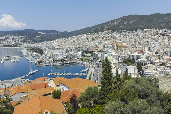 Panorama der stadt kavala von der festung, griechenland — Stockfoto