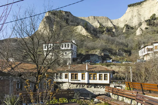 Straße und alte Häuser in der historischen Stadt Melnik, Bulgarien — Stockfoto