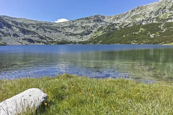 De Stinky Lake (Smradlivoto Lake), Rila berg, Bulgarije — Stockfoto