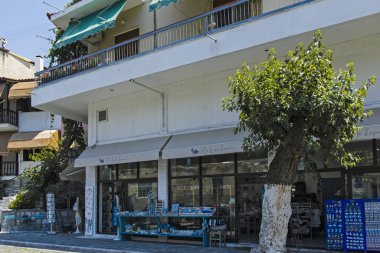 Kavala şehrinin eski kentinde tipik sokak ve evler, Yunanistan