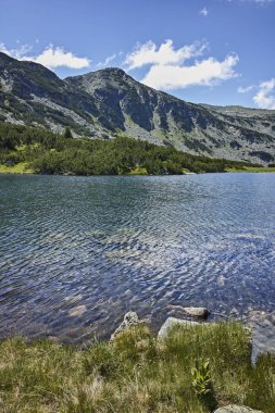 Bulgaristan 'ın Rila dağındaki Kokuşmuş Göl