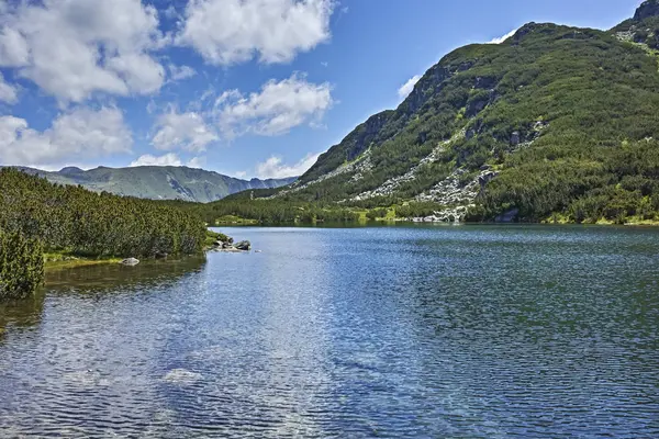 Den stinkande sjön vid Rilaberget, Bulgarien — Stockfoto