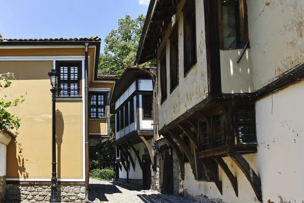 Houses and streets in old town of city of Plovdiv, Bulgaria — Stock Photo, Image