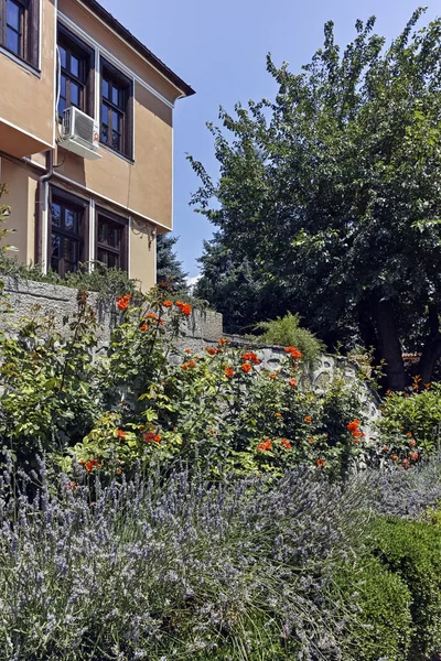 Houses and streets in old town of city of Plovdiv, Bulgaria — 스톡 사진