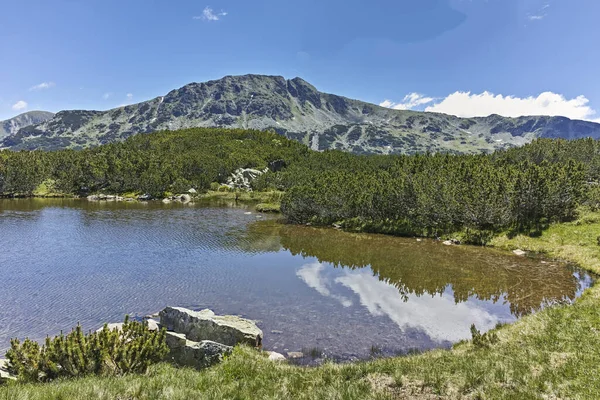 Piccoli laghi vicino ai laghi di pesce, montagna di Rila, Bulgaria — Foto Stock