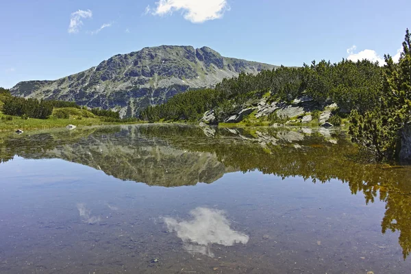 Malá jezera poblíž rybích jezer, pohoří Rila, Bulharsko — Stock fotografie