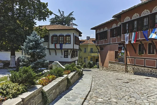 Houses and streets in old town of city of Plovdiv, Bulgaria — Stock Photo, Image