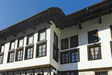 Bulgaristan 'ın tarihi Melnik kentinde sokak ve eski evler