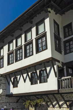 Bulgaristan 'ın tarihi Melnik kentinde sokak ve eski evler